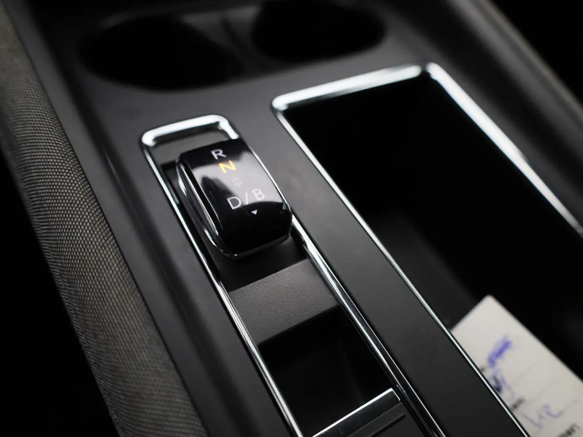 80 Business Edition | Apple Carplay / Android Auto | Achteruitrijcamera | Parkeersensoren | Stoelverwarming | Stuurverwarming |