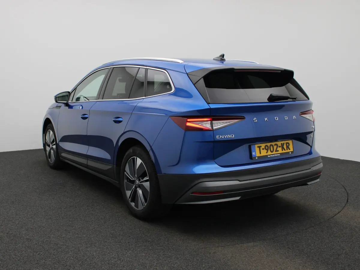 80 Business Edition | Apple Carplay / Android Auto | Achteruitrijcamera | Parkeersensoren | Stoelverwarming | Stuurverwarming |