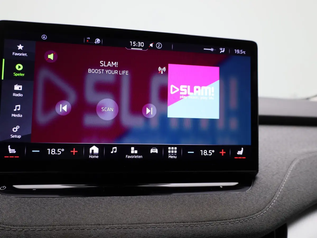 80 Business Edition | Apple Carplay / Android Auto | Achteruitrijcamera | Parkeersensoren | Stoelverwarming | Stuurverwarming |
