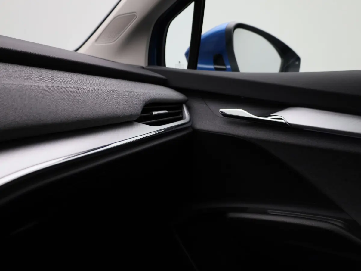 80 Business Edition | Apple Carplay / Android Auto | Achteruitrijcamera | Parkeersensoren | Stoelverwarming | Stuurverwarming |