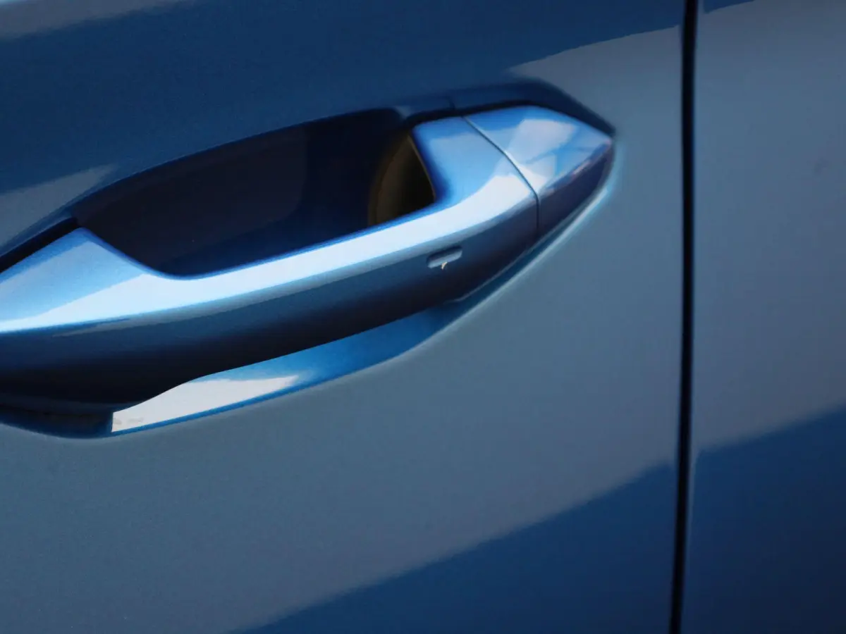 80 Business Edition | Apple Carplay / Android Auto | Achteruitrijcamera | Parkeersensoren | Stoelverwarming | Stuurverwarming |
