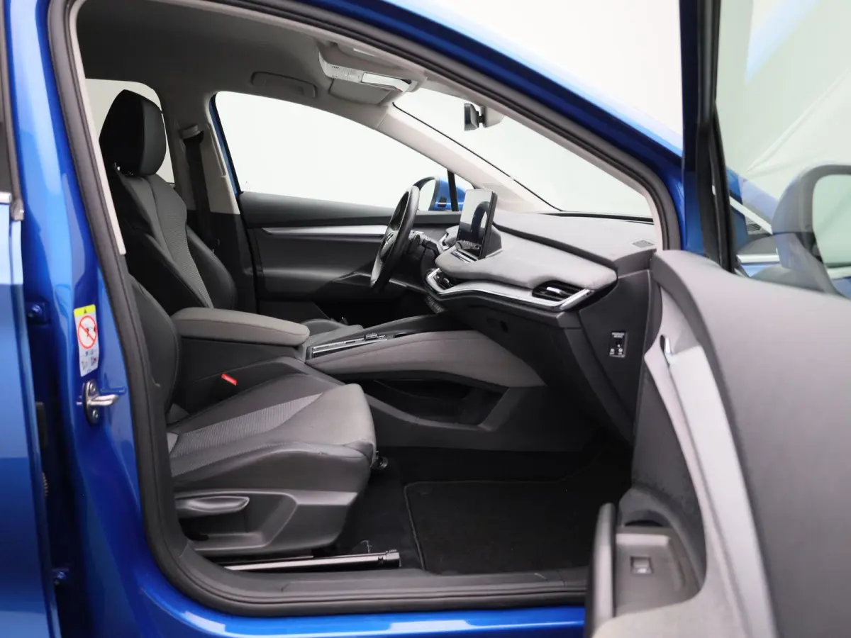 80 Business Edition | Apple Carplay / Android Auto | Achteruitrijcamera | Parkeersensoren | Stoelverwarming | Stuurverwarming |