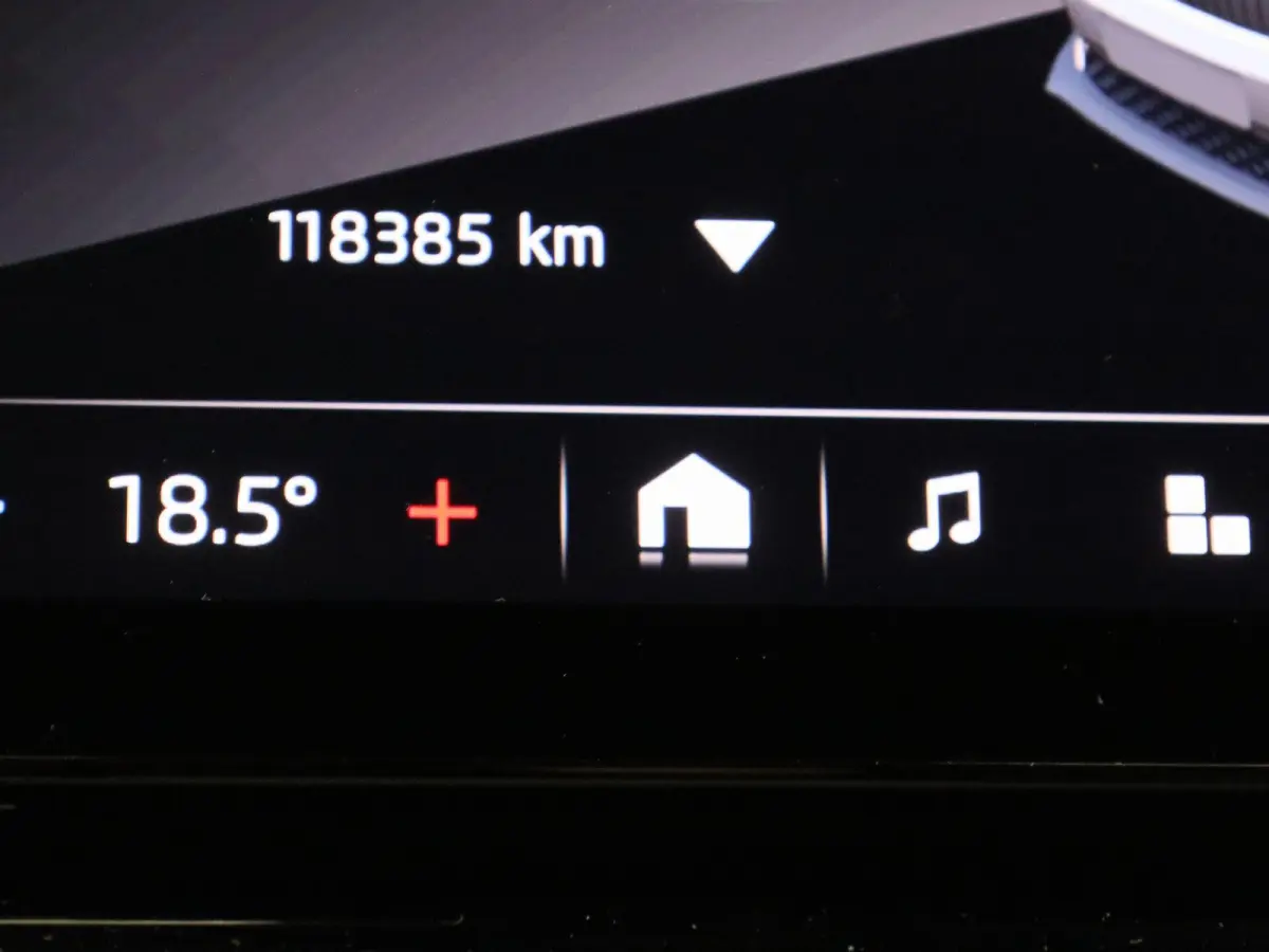 80 Business Edition | Apple Carplay / Android Auto | Achteruitrijcamera | Parkeersensoren | Stoelverwarming | Stuurverwarming |