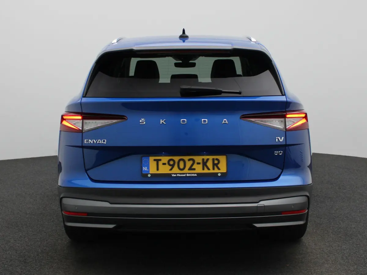 80 Business Edition | Apple Carplay / Android Auto | Achteruitrijcamera | Parkeersensoren | Stoelverwarming | Stuurverwarming |