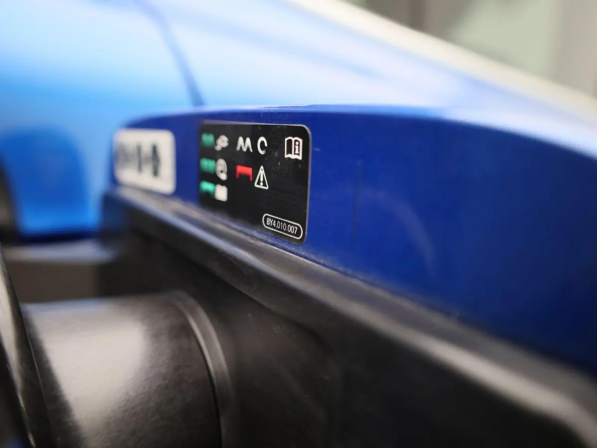 80 Business Edition | Apple Carplay / Android Auto | Achteruitrijcamera | Parkeersensoren | Stoelverwarming | Stuurverwarming |