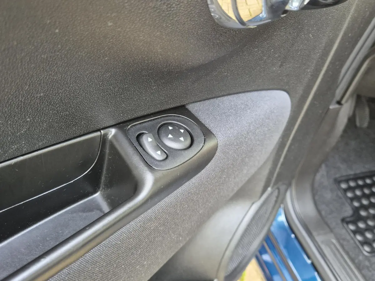 1.0 Hybrid Lounge | Navigatie via Google Maps | Airconditioning | Cruise Control | Parkeersensoren | Licht metalen velgen