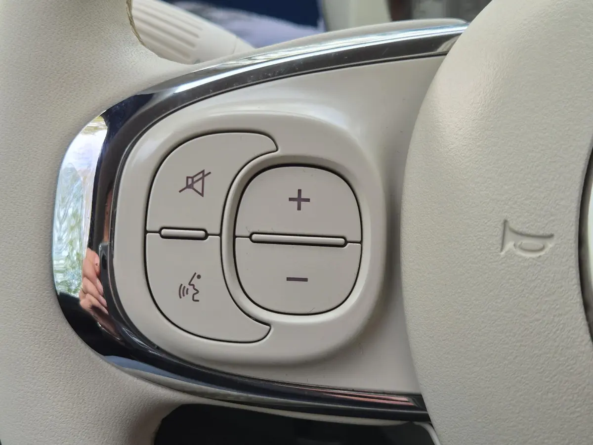 1.0 Hybrid Lounge | Navigatie via Google Maps | Airconditioning | Cruise Control | Parkeersensoren | Licht metalen velgen
