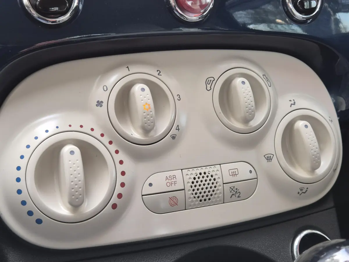 1.0 Hybrid Lounge | Navigatie via Google Maps | Airconditioning | Cruise Control | Parkeersensoren | Licht metalen velgen