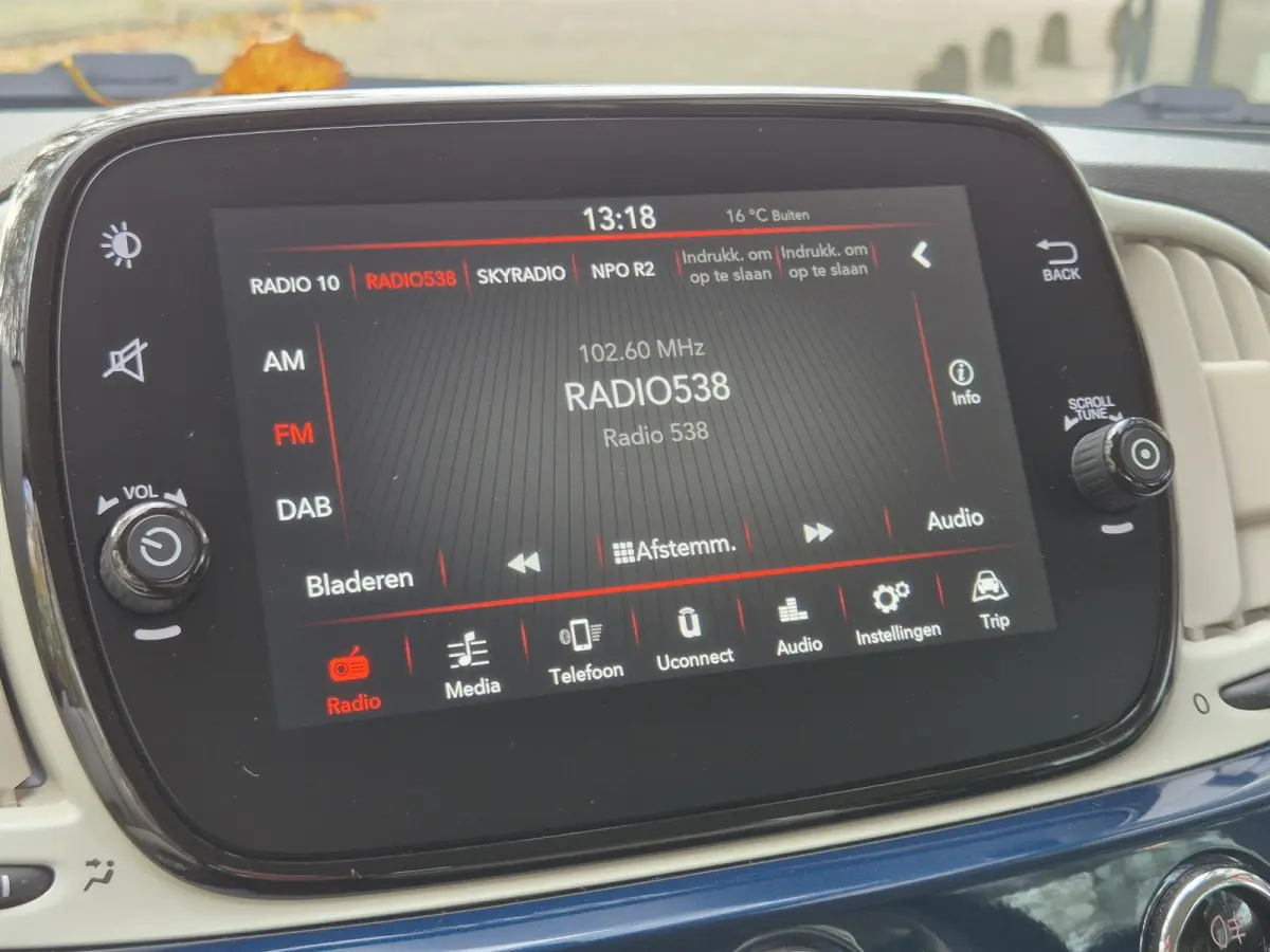 1.0 Hybrid Lounge | Navigatie via Google Maps | Airconditioning | Cruise Control | Parkeersensoren | Licht metalen velgen