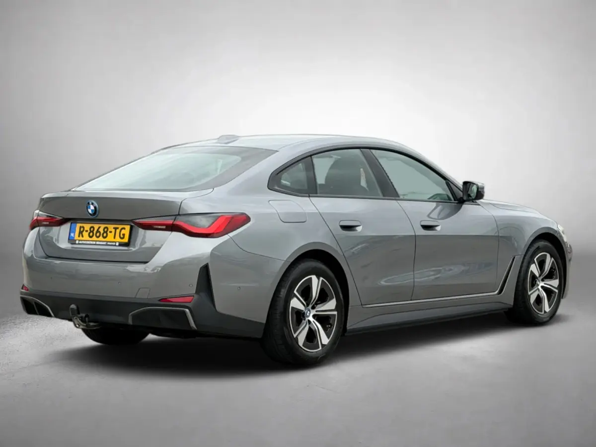 EDrive40 84 kWh 94% SOH (NL-auto,1e eig, Dealer OndH, H&K, Carplay, SfeerV, Trekhaak,Camera, Lane A, Active Cruise, Etc)