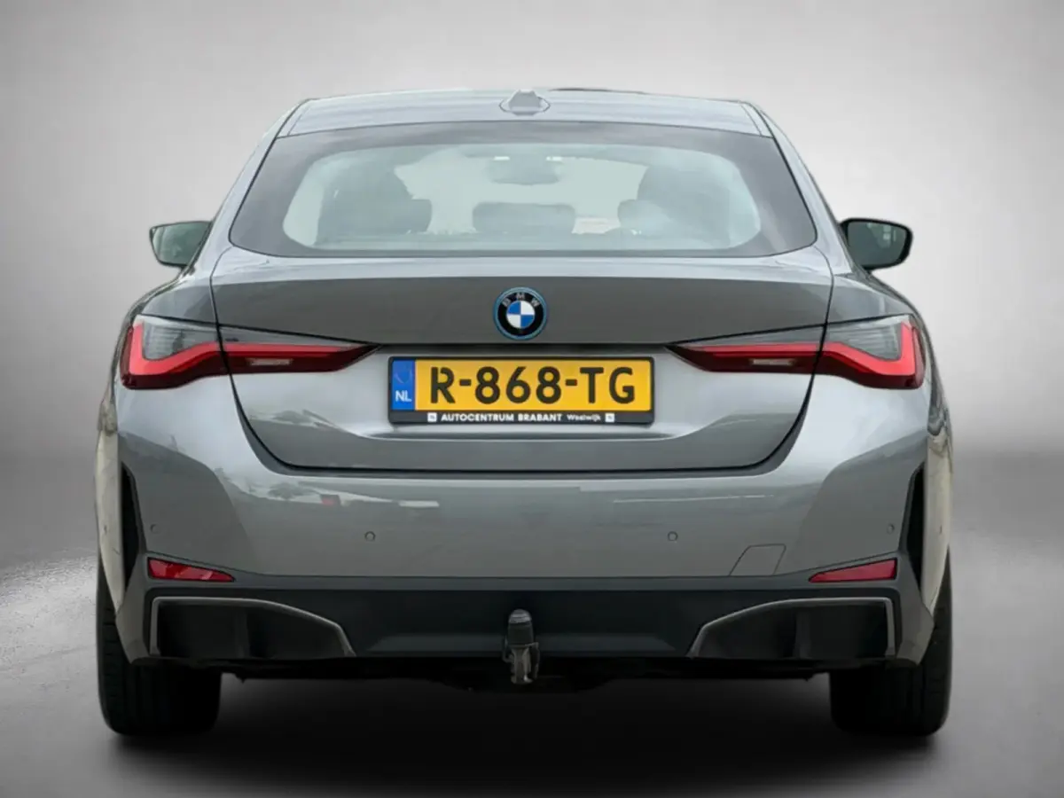 EDrive40 84 kWh 94% SOH (NL-auto,1e eig, Dealer OndH, H&K, Carplay, SfeerV, Trekhaak,Camera, Lane A, Active Cruise, Etc)