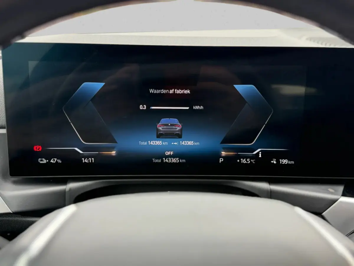 EDrive40 84 kWh 94% SOH (NL-auto,1e eig, Dealer OndH, H&K, Carplay, SfeerV, Trekhaak,Camera, Lane A, Active Cruise, Etc)