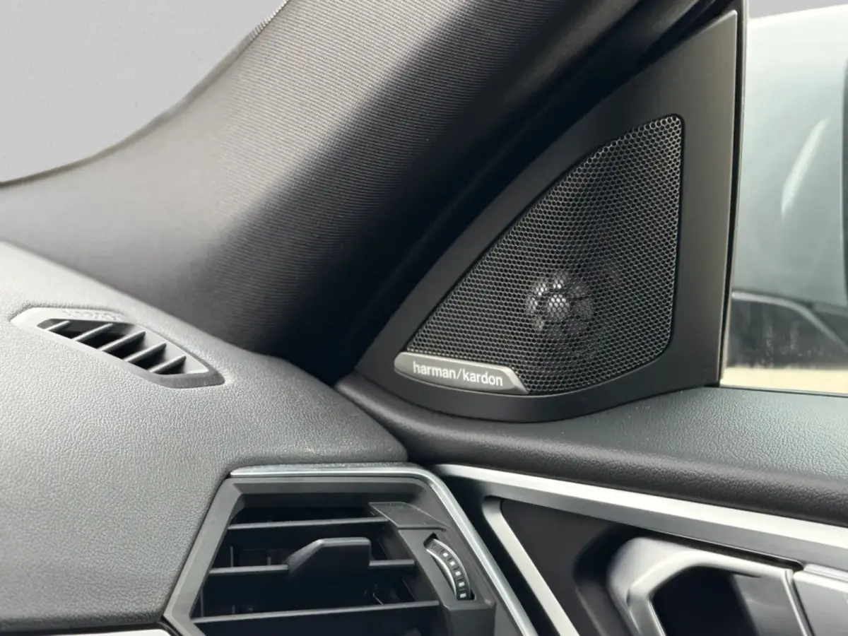 EDrive40 84 kWh 94% SOH (NL-auto,1e eig, Dealer OndH, H&K, Carplay, SfeerV, Trekhaak,Camera, Lane A, Active Cruise, Etc)