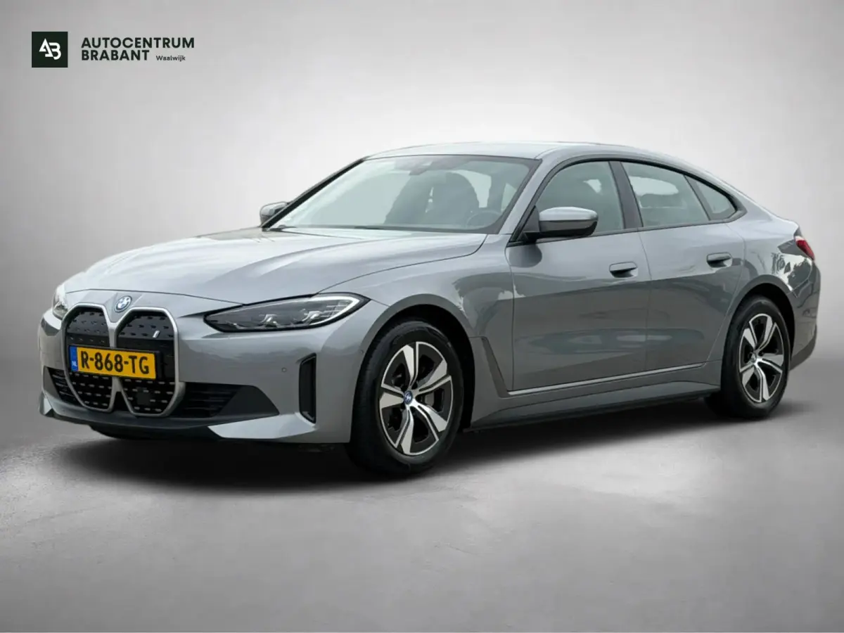 EDrive40 84 kWh 94% SOH (NL-auto,1e eig, Dealer OndH, H&K, Carplay, SfeerV, Trekhaak,Camera, Lane A, Active Cruise, Etc)