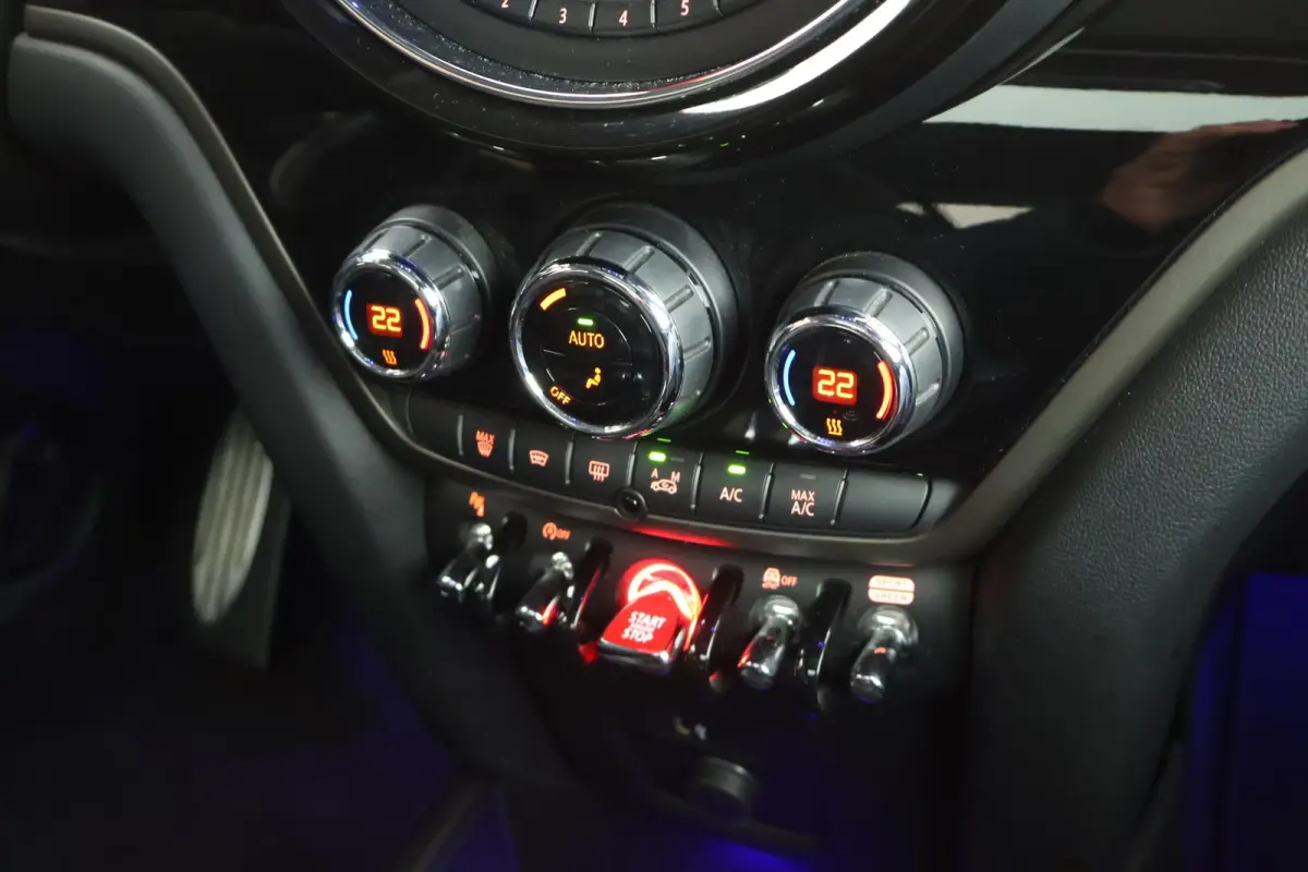 1.5 Cooper 136pk H6 JCW Panoramadak LED harman/kardon HUD Keyless Navigatie