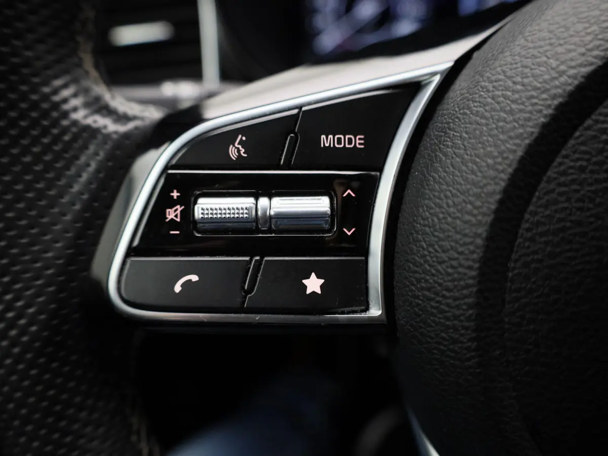 1.5 T-GDi GT-Line | Apple Carplay / Android Auto | Panoramadak | Achteruitrijcamera | Stoelverwarming | Stuurverwarming |