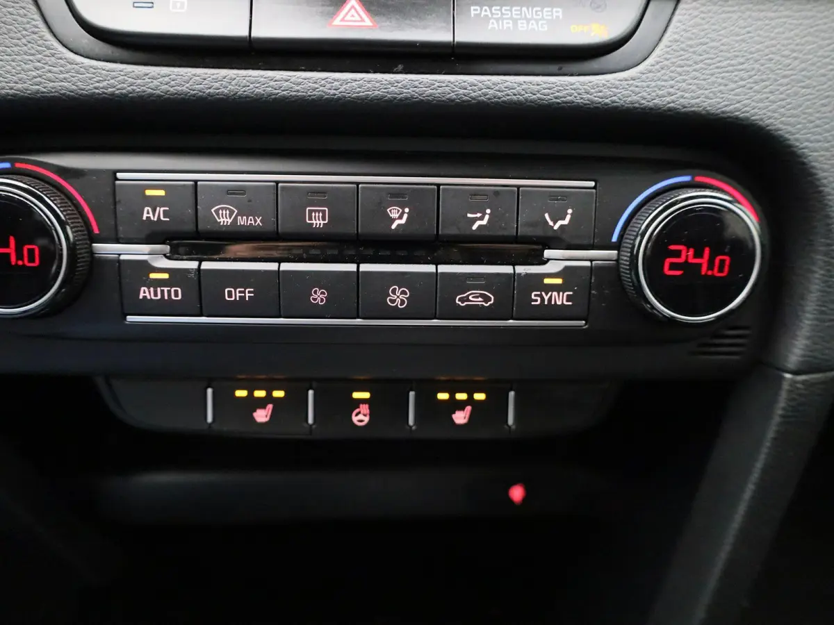 1.5 T-GDi GT-Line | Apple Carplay / Android Auto | Panoramadak | Achteruitrijcamera | Stoelverwarming | Stuurverwarming |