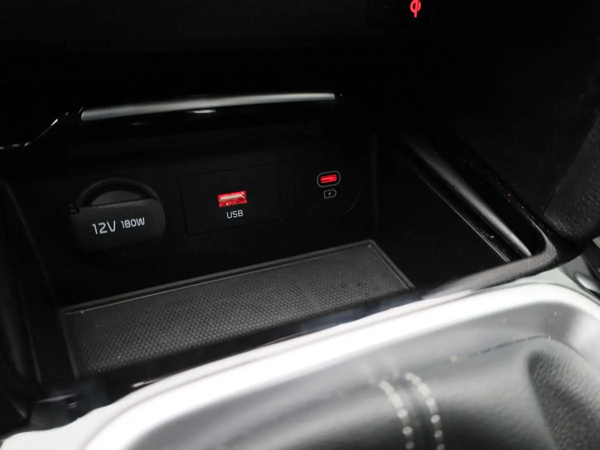 1.5 T-GDi GT-Line | Apple Carplay / Android Auto | Panoramadak | Achteruitrijcamera | Stoelverwarming | Stuurverwarming |