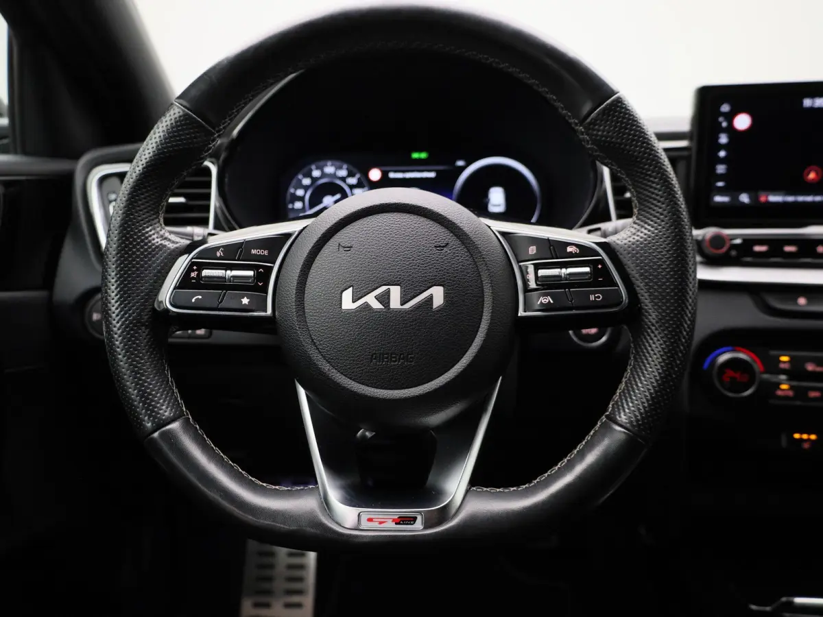 1.5 T-GDi GT-Line | Apple Carplay / Android Auto | Panoramadak | Achteruitrijcamera | Stoelverwarming | Stuurverwarming |