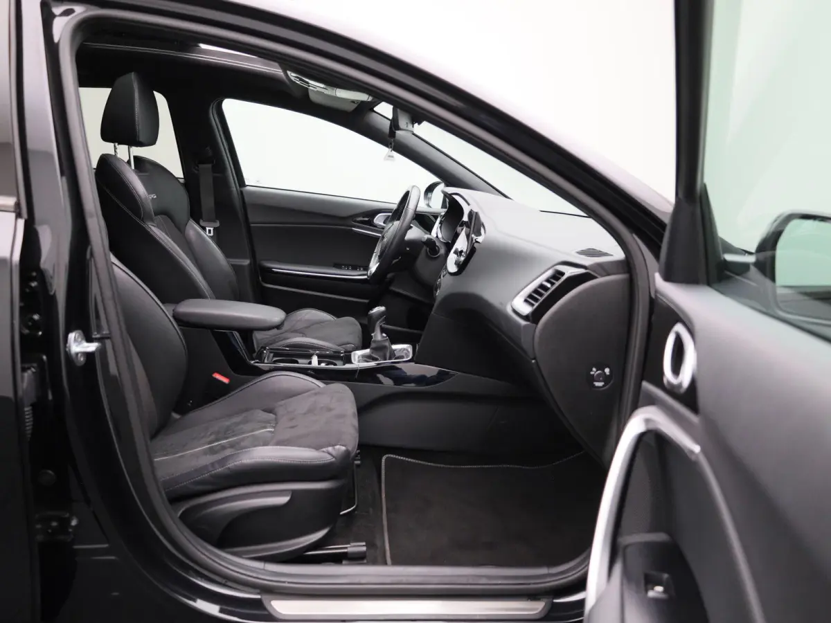 1.5 T-GDi GT-Line | Apple Carplay / Android Auto | Panoramadak | Achteruitrijcamera | Stoelverwarming | Stuurverwarming |