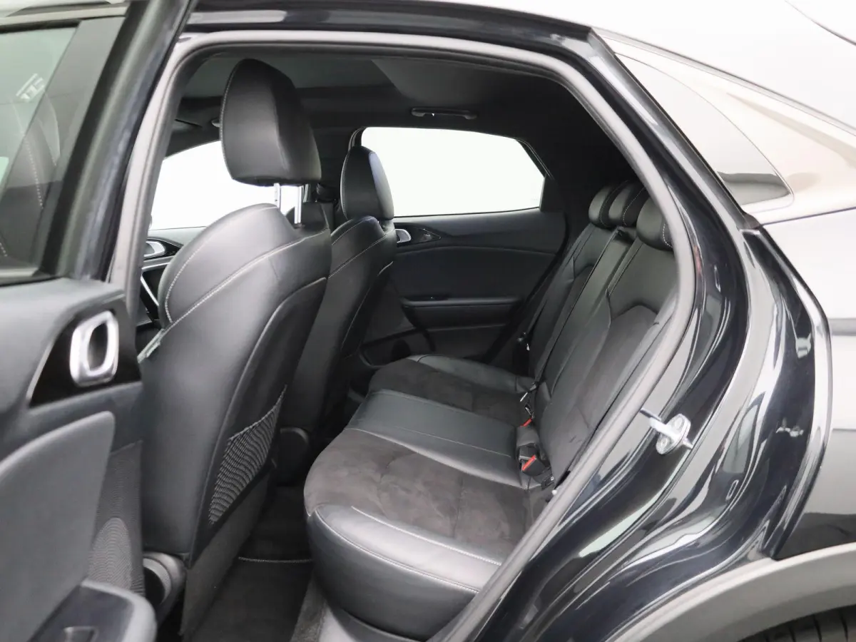 1.5 T-GDi GT-Line | Apple Carplay / Android Auto | Panoramadak | Achteruitrijcamera | Stoelverwarming | Stuurverwarming |