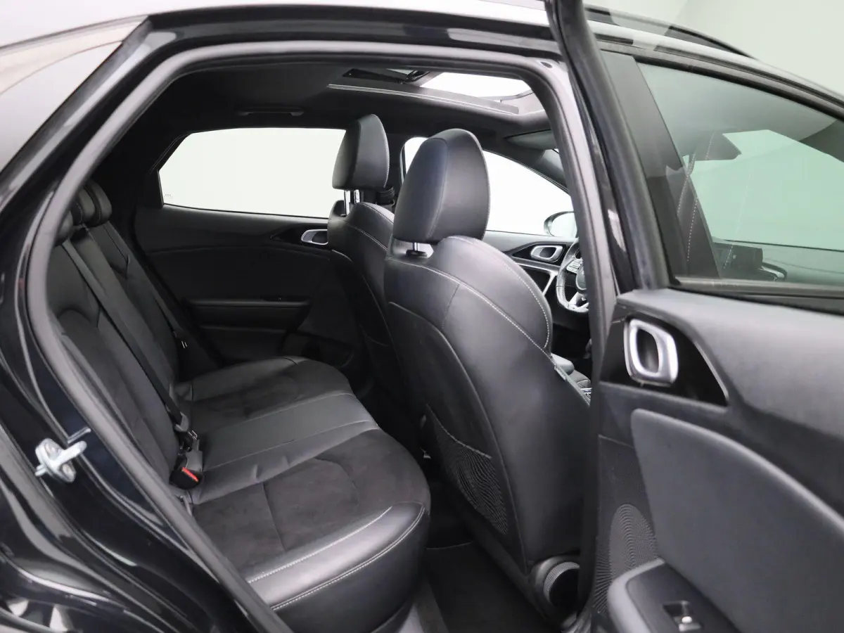 1.5 T-GDi GT-Line | Apple Carplay / Android Auto | Panoramadak | Achteruitrijcamera | Stoelverwarming | Stuurverwarming |