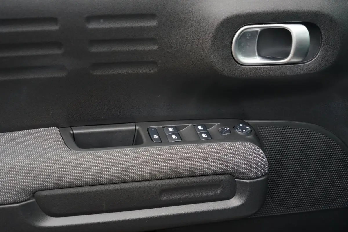 1.2 PureTech S&S Business, CarPlay, PDC, navi