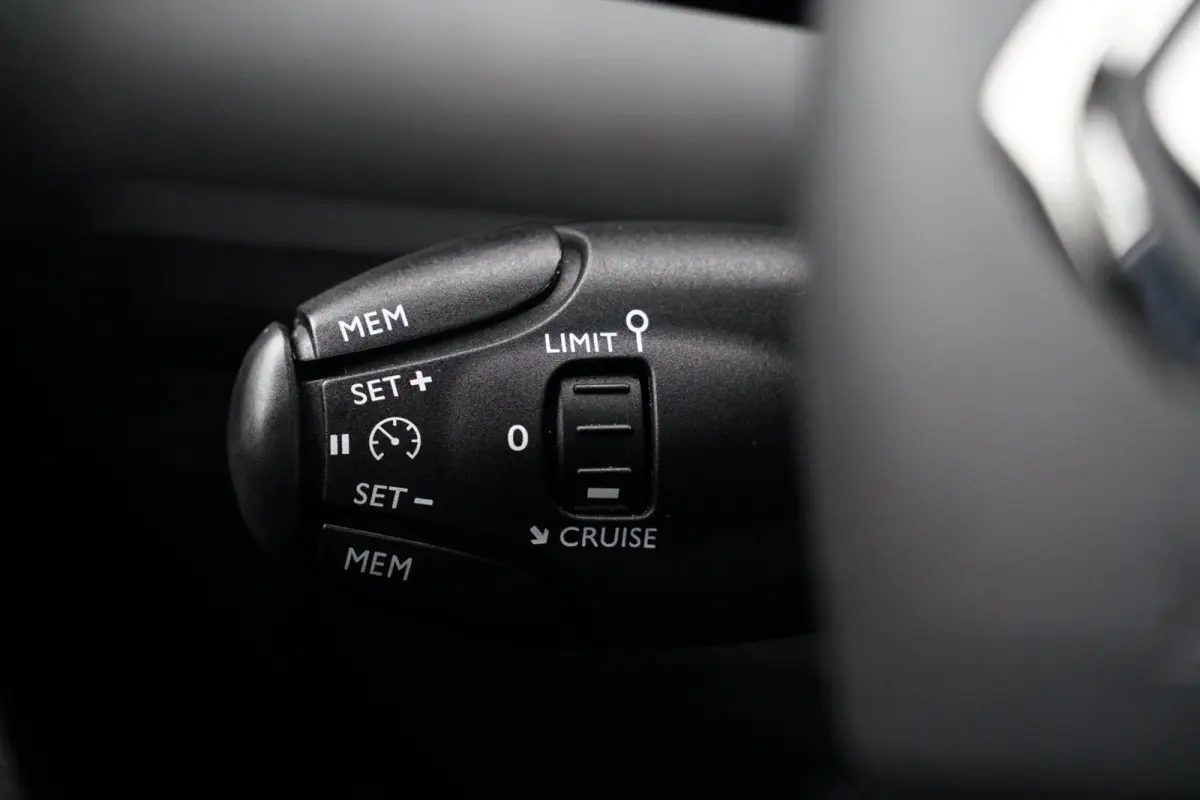 1.2 PureTech S&S Business, CarPlay, PDC, navi