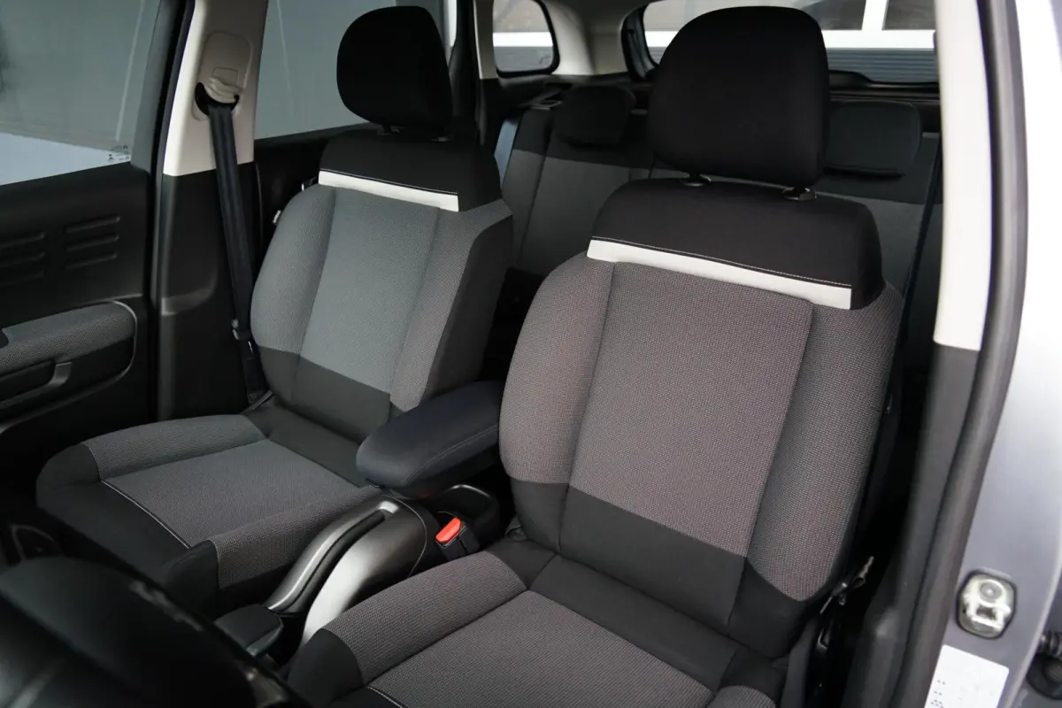 1.2 PureTech S&S Business, CarPlay, PDC, navi