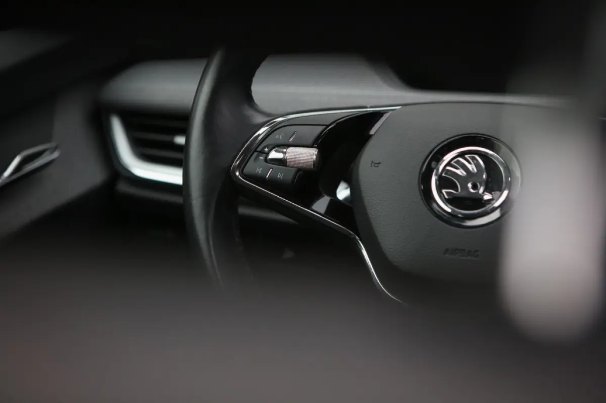 ŠiV 60 | Pano Schuifdak | 21 Inch | Camera | Navigatie | CarPlay | BTW