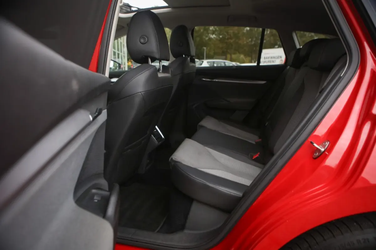 ŠiV 60 | Pano Schuifdak | 21 Inch | Camera | Navigatie | CarPlay | BTW