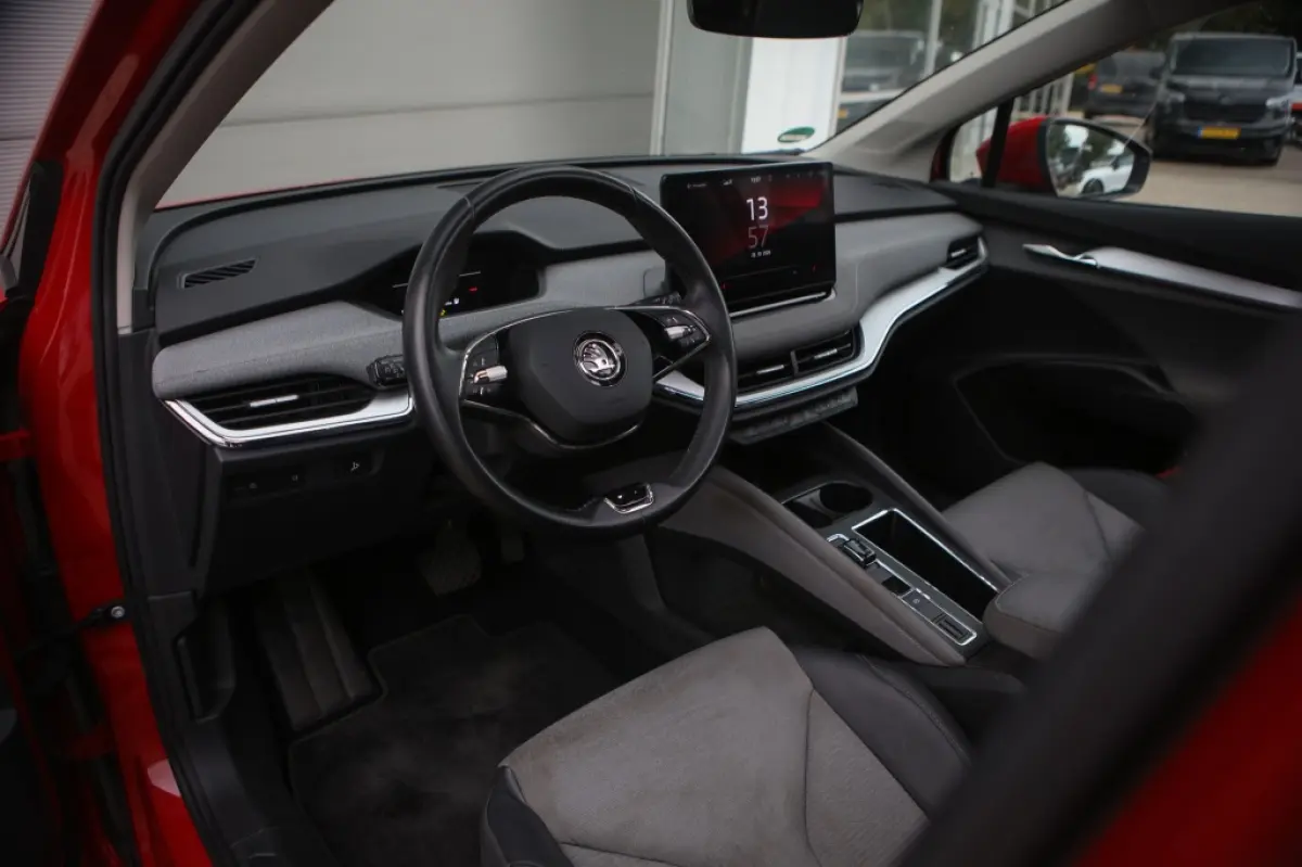 ŠiV 60 | Pano Schuifdak | 21 Inch | Camera | Navigatie | CarPlay | BTW