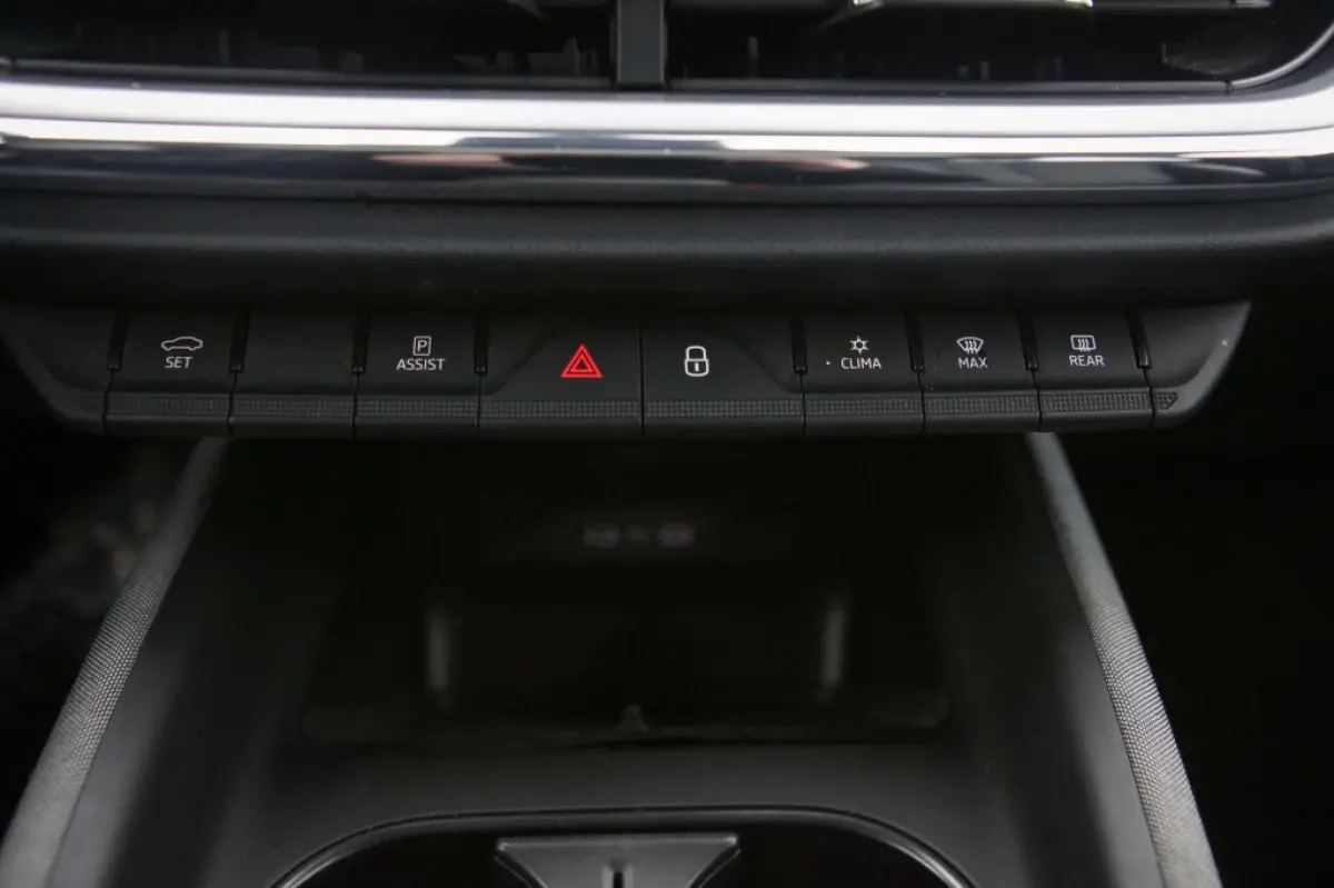ŠiV 60 | Pano Schuifdak | 21 Inch | Camera | Navigatie | CarPlay | BTW