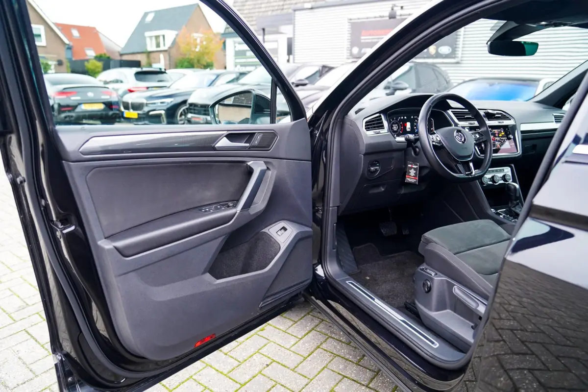 1.5 TSI ACT Highline Business R-Line | Panorama | Virtual | Carplay | Camera | Alcantara | Cruise | Massage