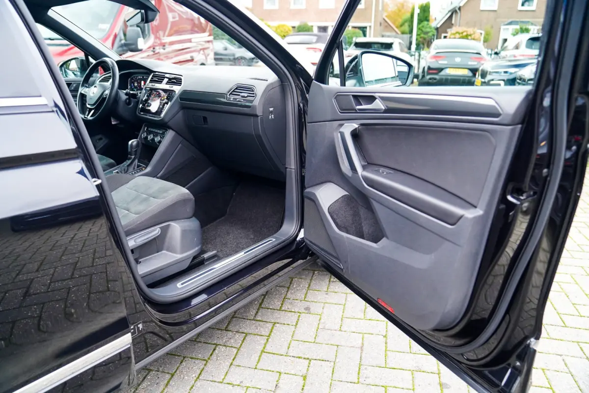 1.5 TSI ACT Highline Business R-Line | Panorama | Virtual | Carplay | Camera | Alcantara | Cruise | Massage