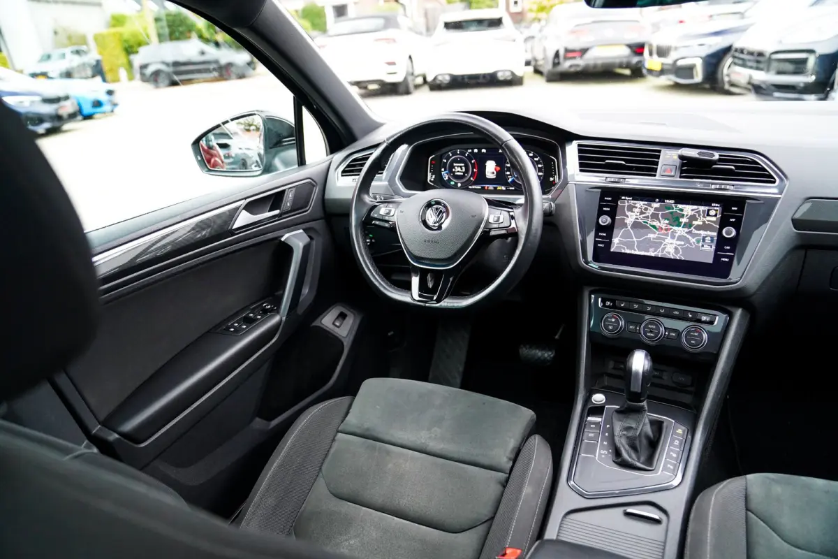 1.5 TSI ACT Highline Business R-Line | Panorama | Virtual | Carplay | Camera | Alcantara | Cruise | Massage