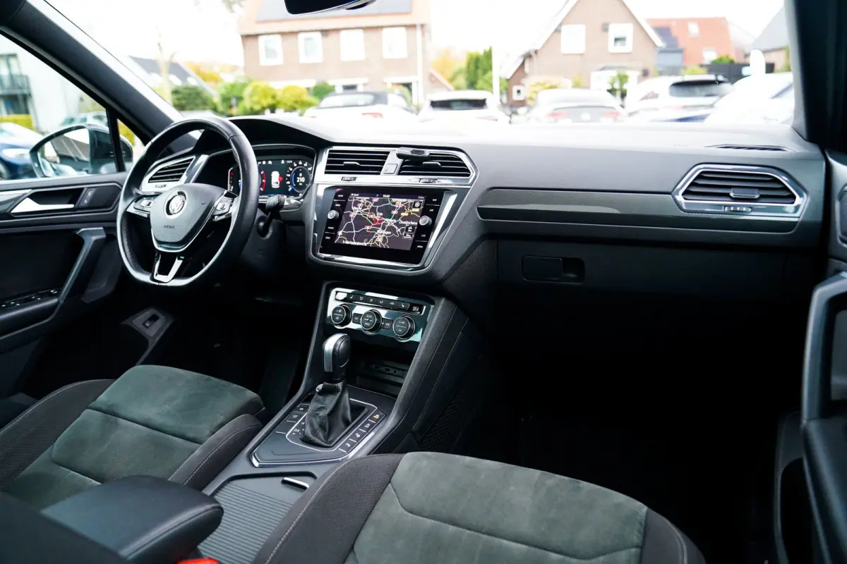 1.5 TSI ACT Highline Business R-Line | Panorama | Virtual | Carplay | Camera | Alcantara | Cruise | Massage