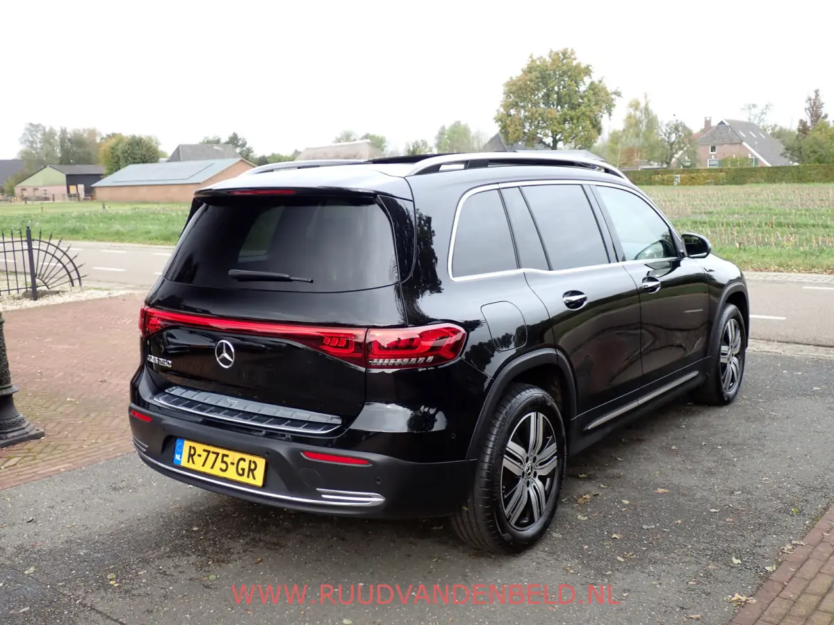 250 Luxury Line 7P 67 kWh SOH 95% / PANO / CAMERA / KEYLESS / STOELVERWARMING / SFEERVERLICHTING