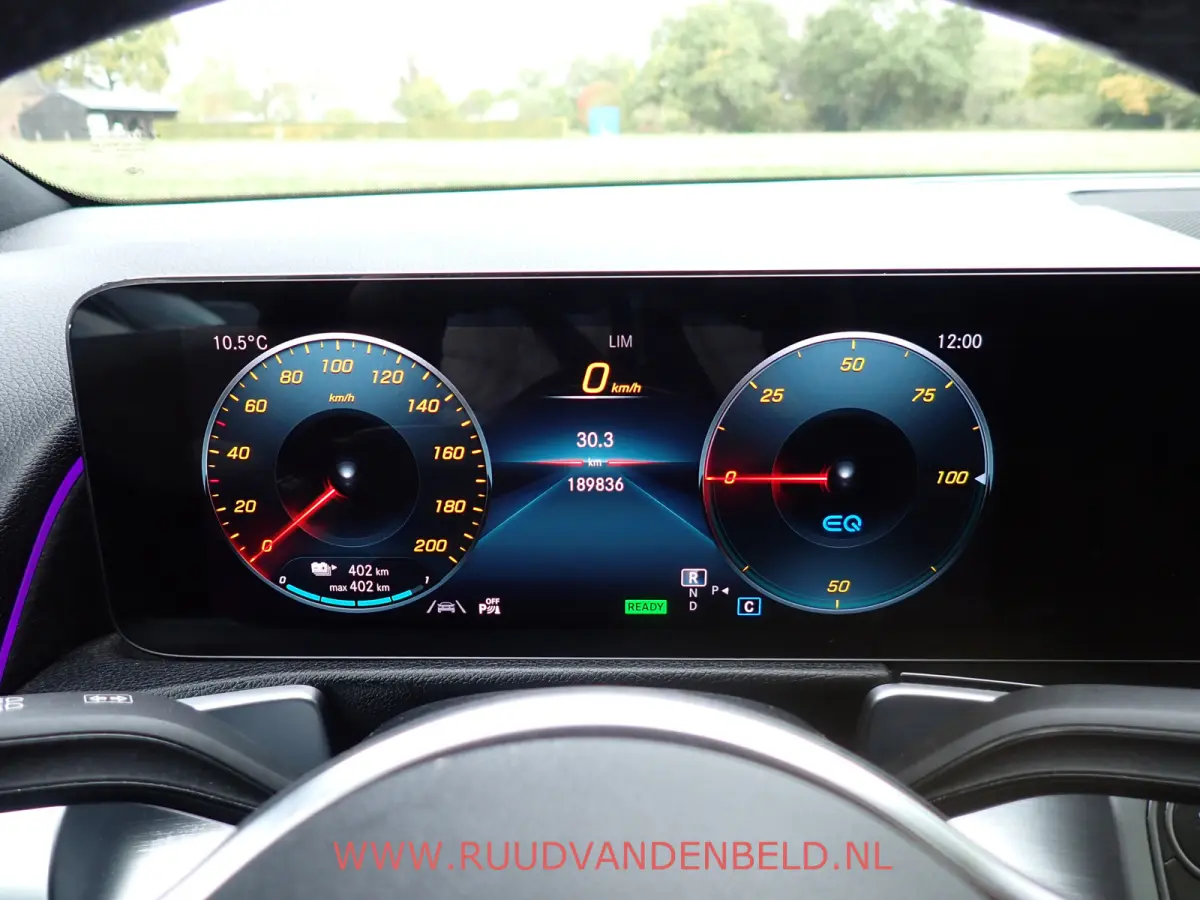 250 Luxury Line 7P 67 kWh SOH 95% / PANO / CAMERA / KEYLESS / STOELVERWARMING / SFEERVERLICHTING