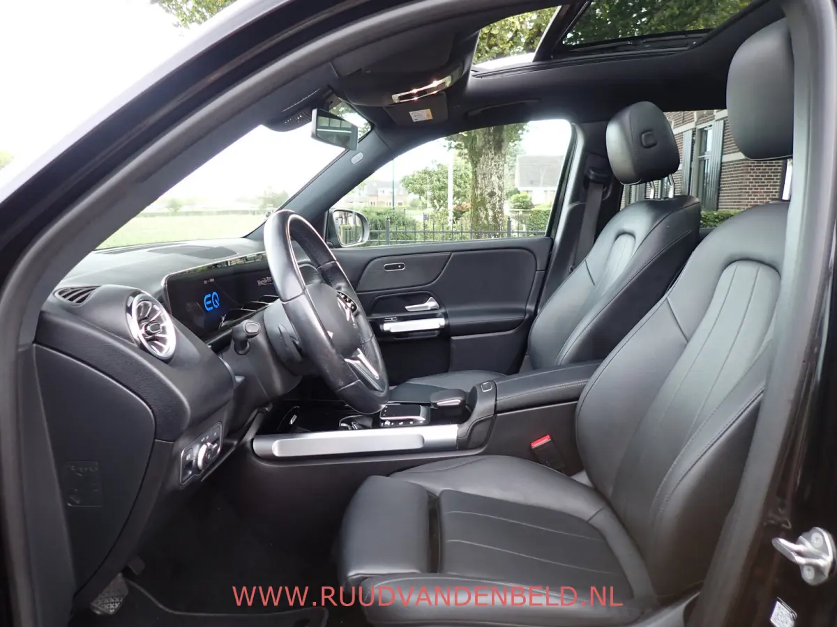 250 Luxury Line 7P 67 kWh SOH 95% / PANO / CAMERA / KEYLESS / STOELVERWARMING / SFEERVERLICHTING