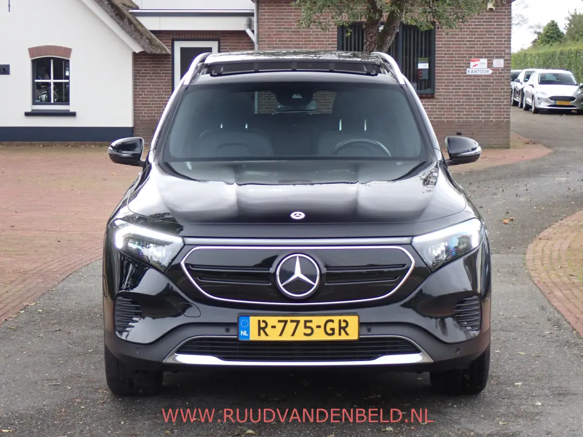 250 Luxury Line 7P 67 kWh SOH 95% / PANO / CAMERA / KEYLESS / STOELVERWARMING / SFEERVERLICHTING