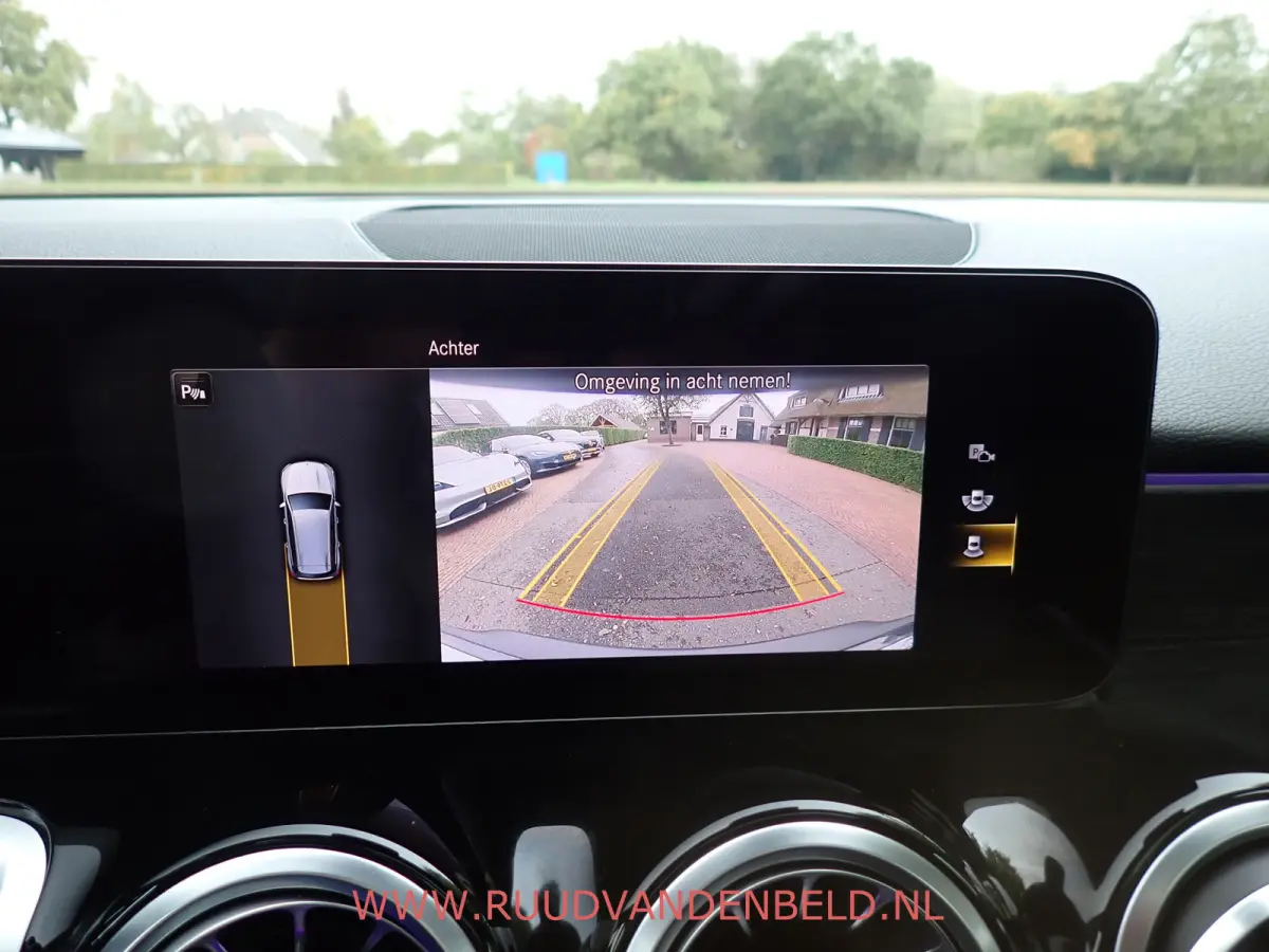 250 Luxury Line 7P 67 kWh SOH 95% / PANO / CAMERA / KEYLESS / STOELVERWARMING / SFEERVERLICHTING