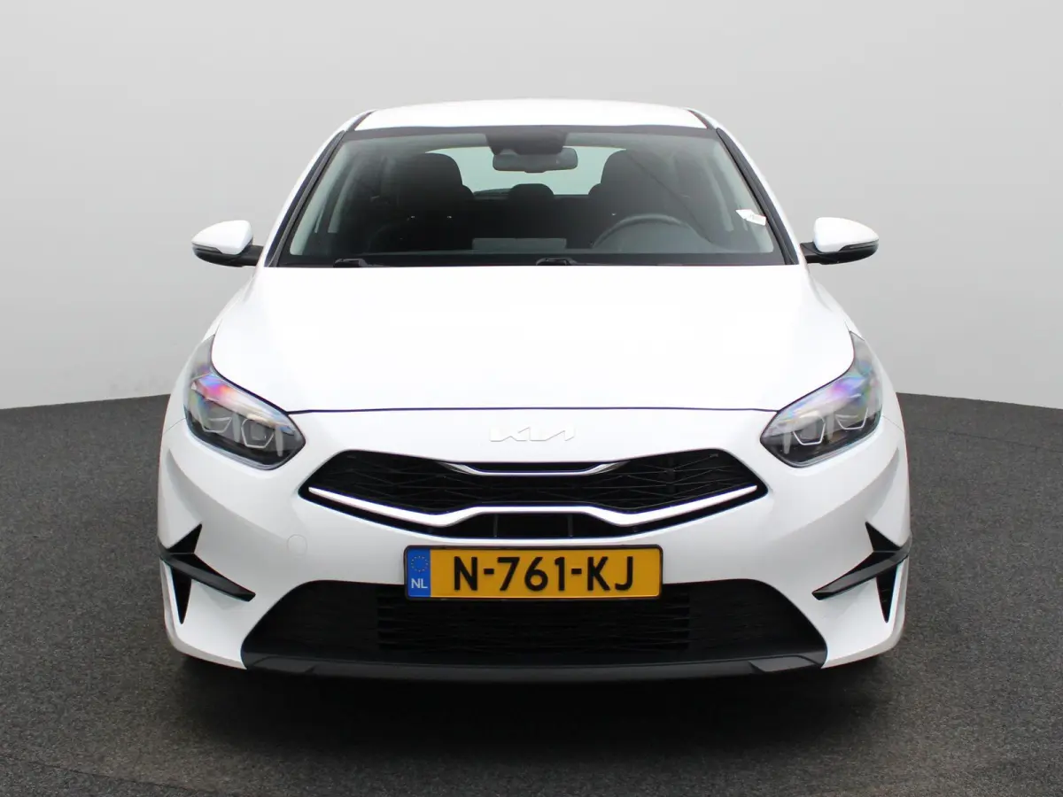 1.0 T-GDi DynamicLine | Parkeer sensoren | Navigatie | Apple Carplay / Android Auto | Camera | Climate Control | Cruise Control | Lichtmetalen Velgen |