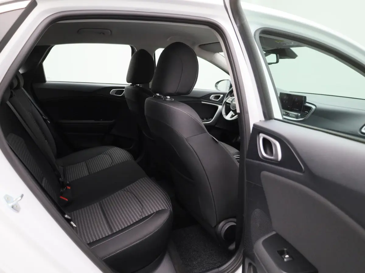 1.0 T-GDi DynamicLine | Parkeer sensoren | Navigatie | Apple Carplay / Android Auto | Camera | Climate Control | Cruise Control | Lichtmetalen Velgen |