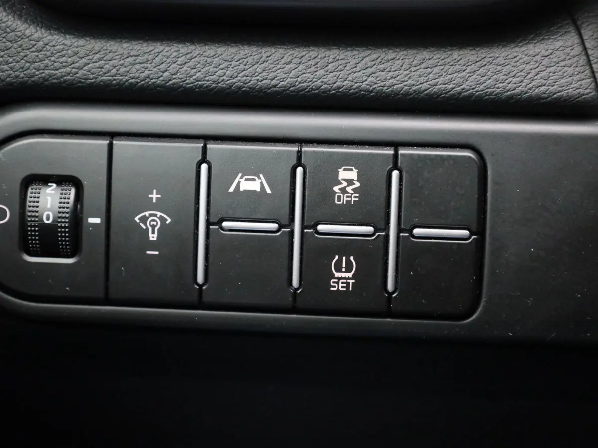 1.0 T-GDi DynamicLine | Parkeer sensoren | Navigatie | Apple Carplay / Android Auto | Camera | Climate Control | Cruise Control | Lichtmetalen Velgen |