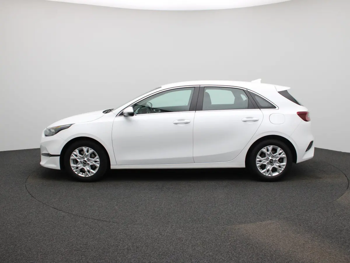 1.0 T-GDi DynamicLine | Parkeer sensoren | Navigatie | Apple Carplay / Android Auto | Camera | Climate Control | Cruise Control | Lichtmetalen Velgen |