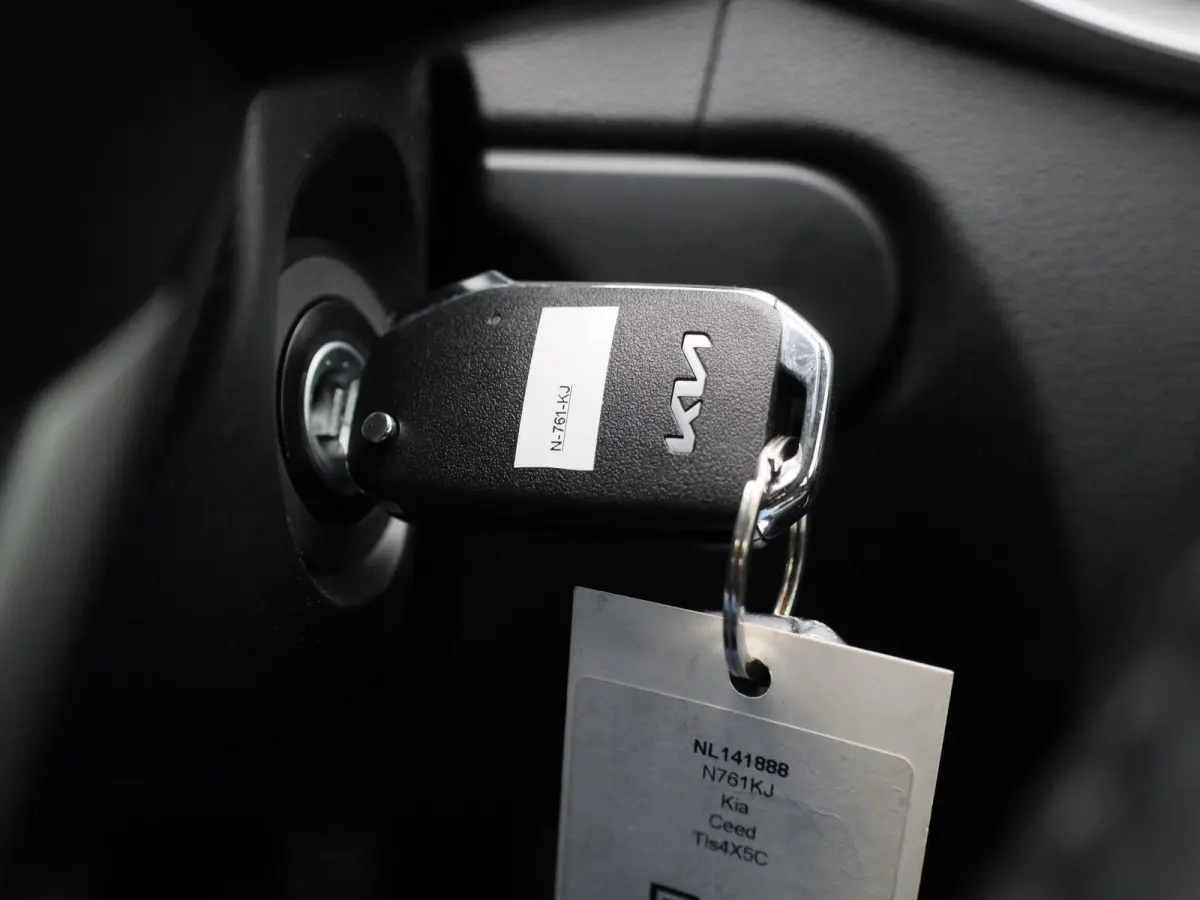 1.0 T-GDi DynamicLine | Parkeer sensoren | Navigatie | Apple Carplay / Android Auto | Camera | Climate Control | Cruise Control | Lichtmetalen Velgen |