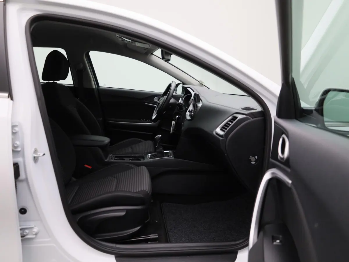1.0 T-GDi DynamicLine | Parkeer sensoren | Navigatie | Apple Carplay / Android Auto | Camera | Climate Control | Cruise Control | Lichtmetalen Velgen |