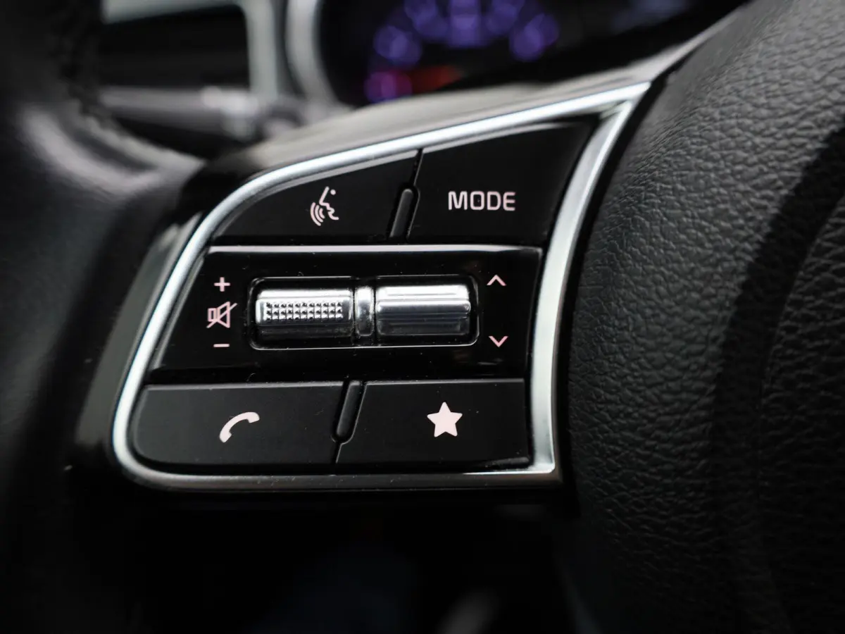 1.0 T-GDi DynamicLine | Parkeer sensoren | Navigatie | Apple Carplay / Android Auto | Camera | Climate Control | Cruise Control | Lichtmetalen Velgen |