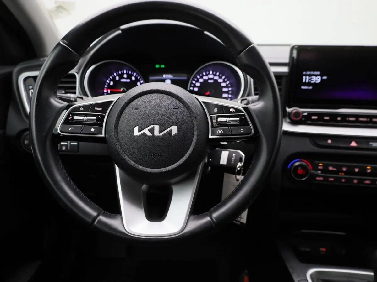 1.0 T-GDi DynamicLine | Parkeer sensoren | Navigatie | Apple Carplay / Android Auto | Camera | Climate Control | Cruise Control | Lichtmetalen Velgen |